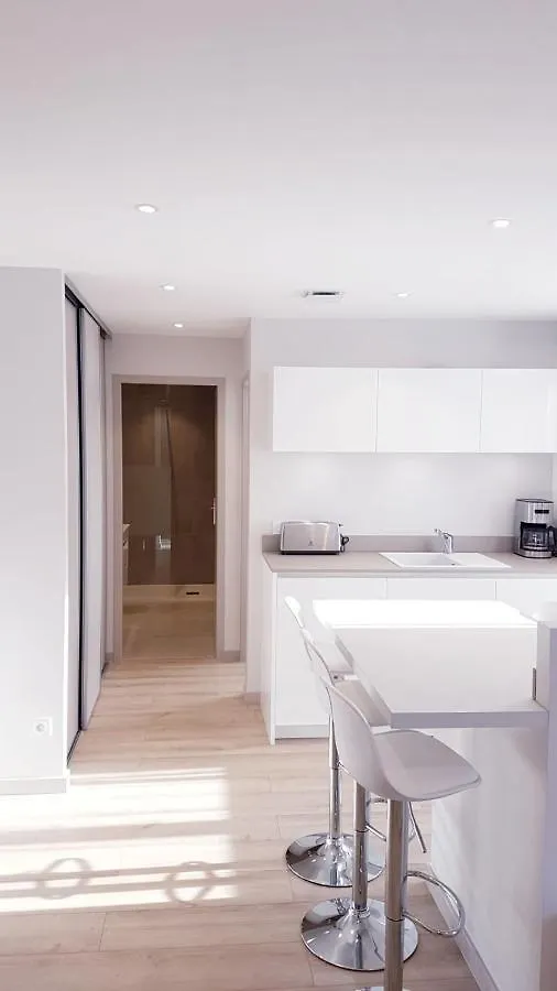 Le White Cosy A 5 Minutes Du Lac Avec Parking Privatif Gratuit Annecy 0*,  Franciaország
