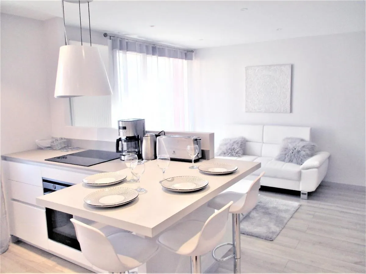 Le White Cosy A 5 Minutes Du Lac Avec Parking Privatif Gratuit Annecy