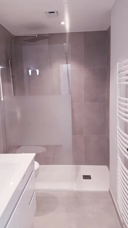 Le White Cosy A 5 Minutes Du Lac Avec Parking Privatif Gratuit Annecy Apartment