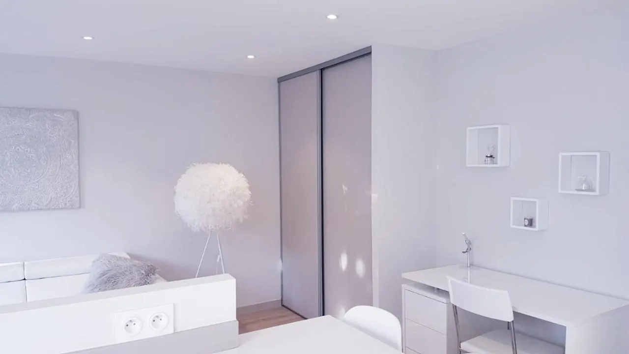 Le White Cosy A 5 Minutes Du Lac Avec Parking Privatif Gratuit Annecy