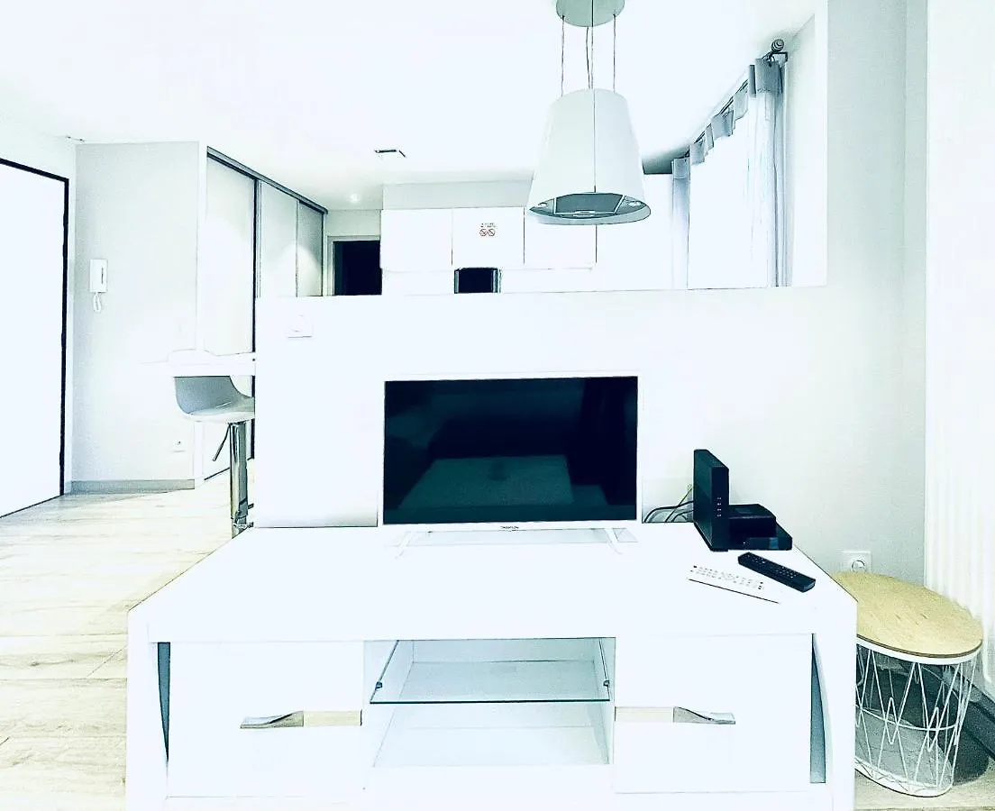 Le White Cosy A 5 Minutes Du Lac Avec Parking Privatif Gratuit Annecy Apartment