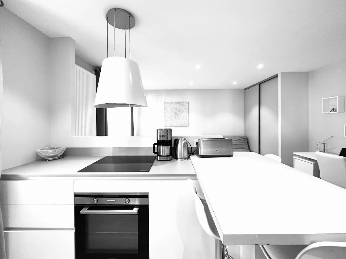 Le White Cosy A 5 Minutes Du Lac Avec Parking Privatif Gratuit Annecy Apartment