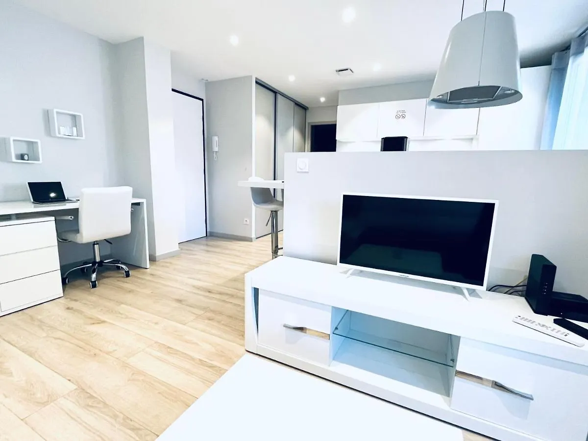 Apartment Le White Cosy A 5 Minutes Du Lac Avec Parking Privatif Gratuit Annecy