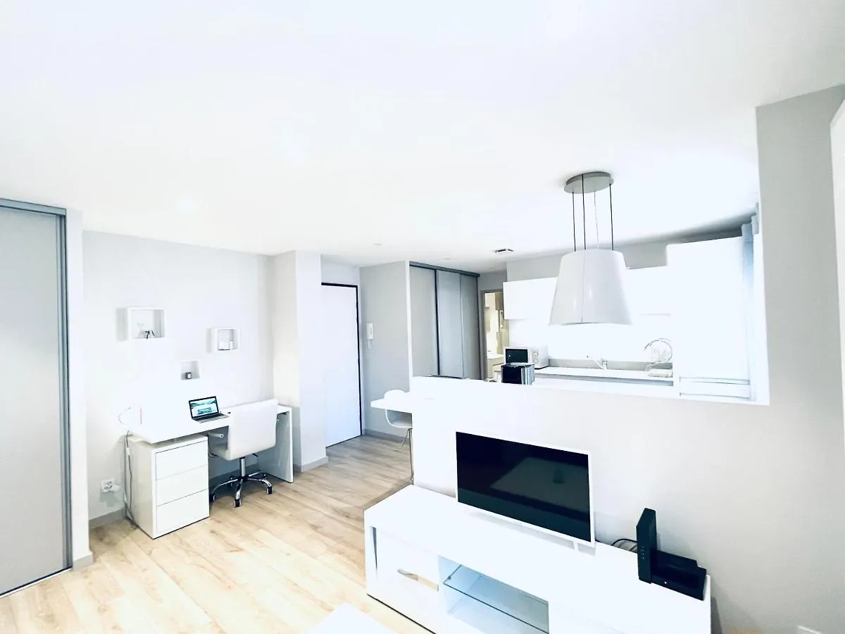 Apartment Le White Cosy A 5 Minutes Du Lac Avec Parking Privatif Gratuit Annecy France