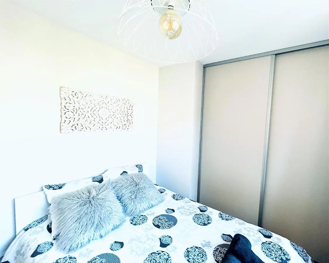 Le White Cosy A 5 Minutes Du Lac Avec Parking Privatif Gratuit Annecy Apartment