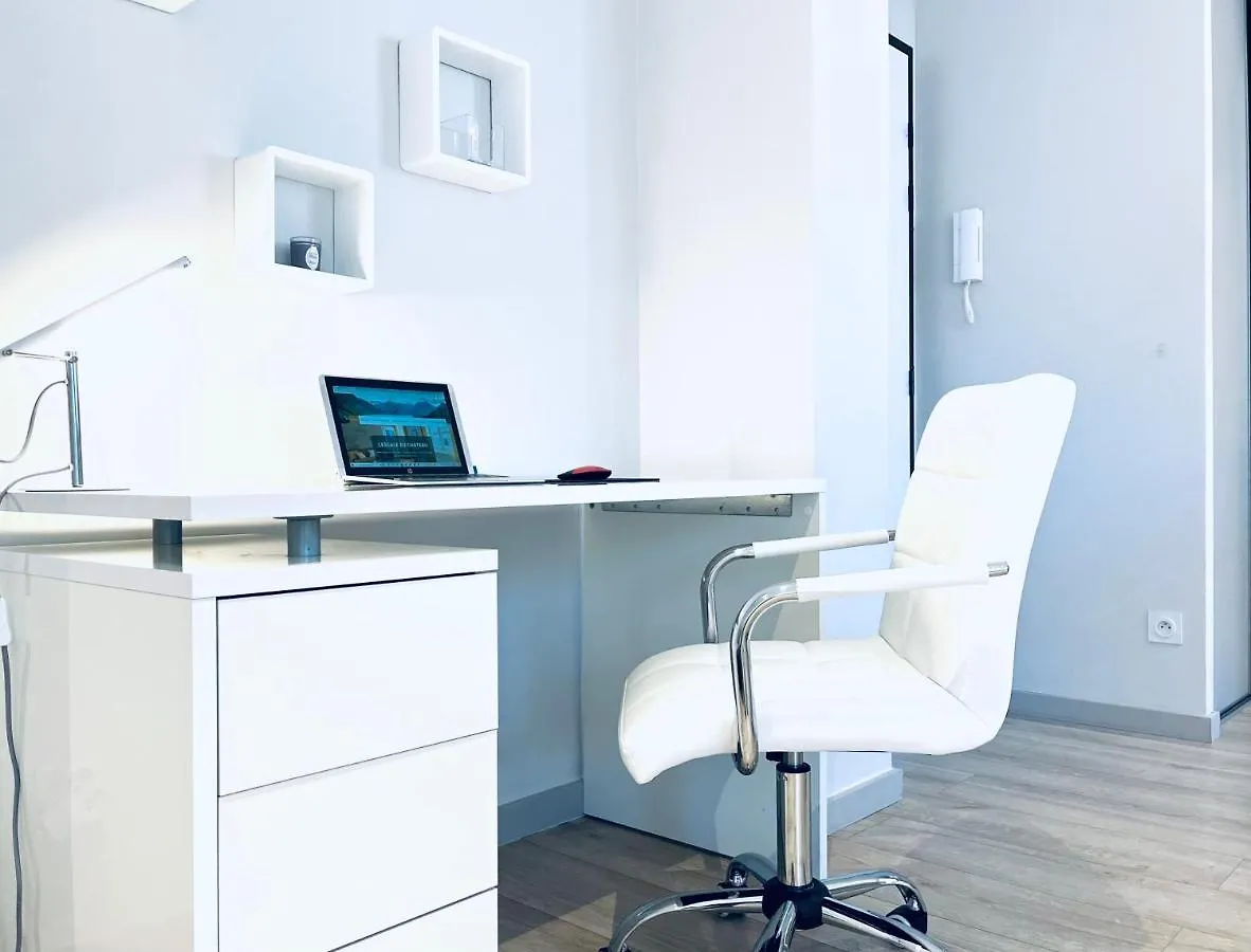 Le White Cosy A 5 Minutes Du Lac Avec Parking Privatif Gratuit Annecy Apartment